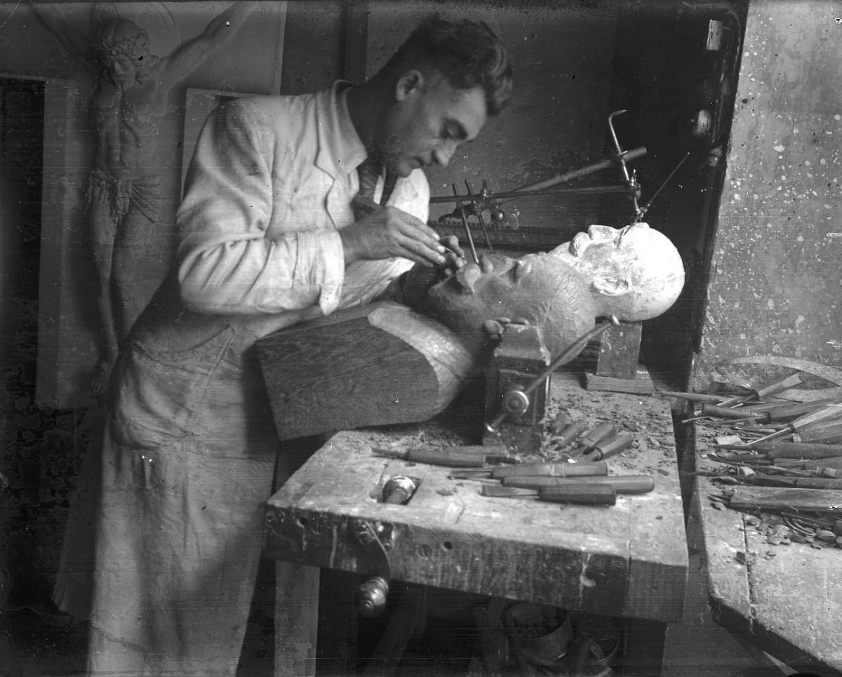 Alexandre Callède, dans son atelier en 1941 (c) Documentation. Musée des Beaux-Arts de Bordeaux