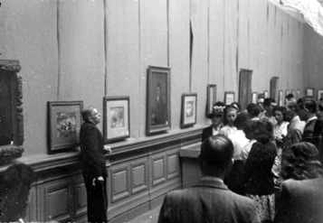 Image du conservateur Jean-Gabriel Lemoine lors d'une conférence à l'occasion de l'exposition du 2ème centenaire de Goya