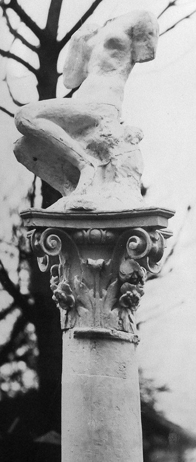 Image : Femme assise, sur colonne. Paris, Musée Rodin